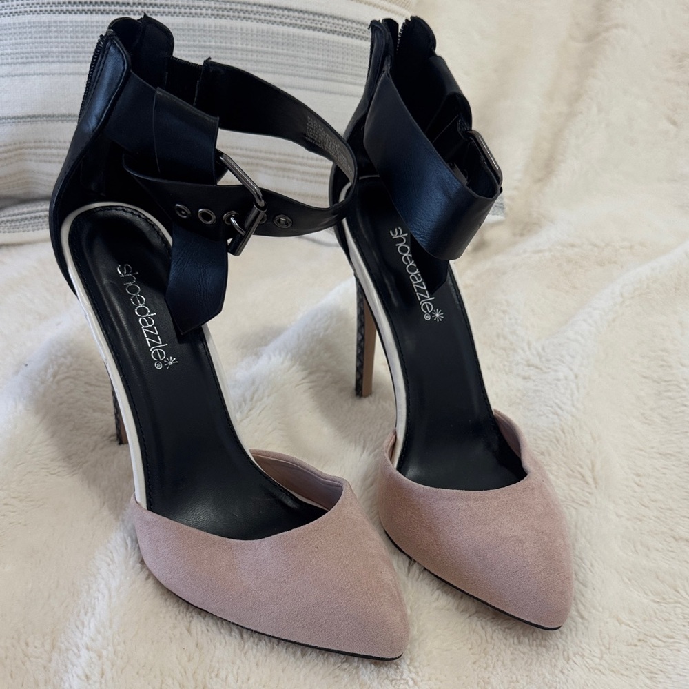 Shoe Dazzle Black and soft pink Heels, never worn, new.